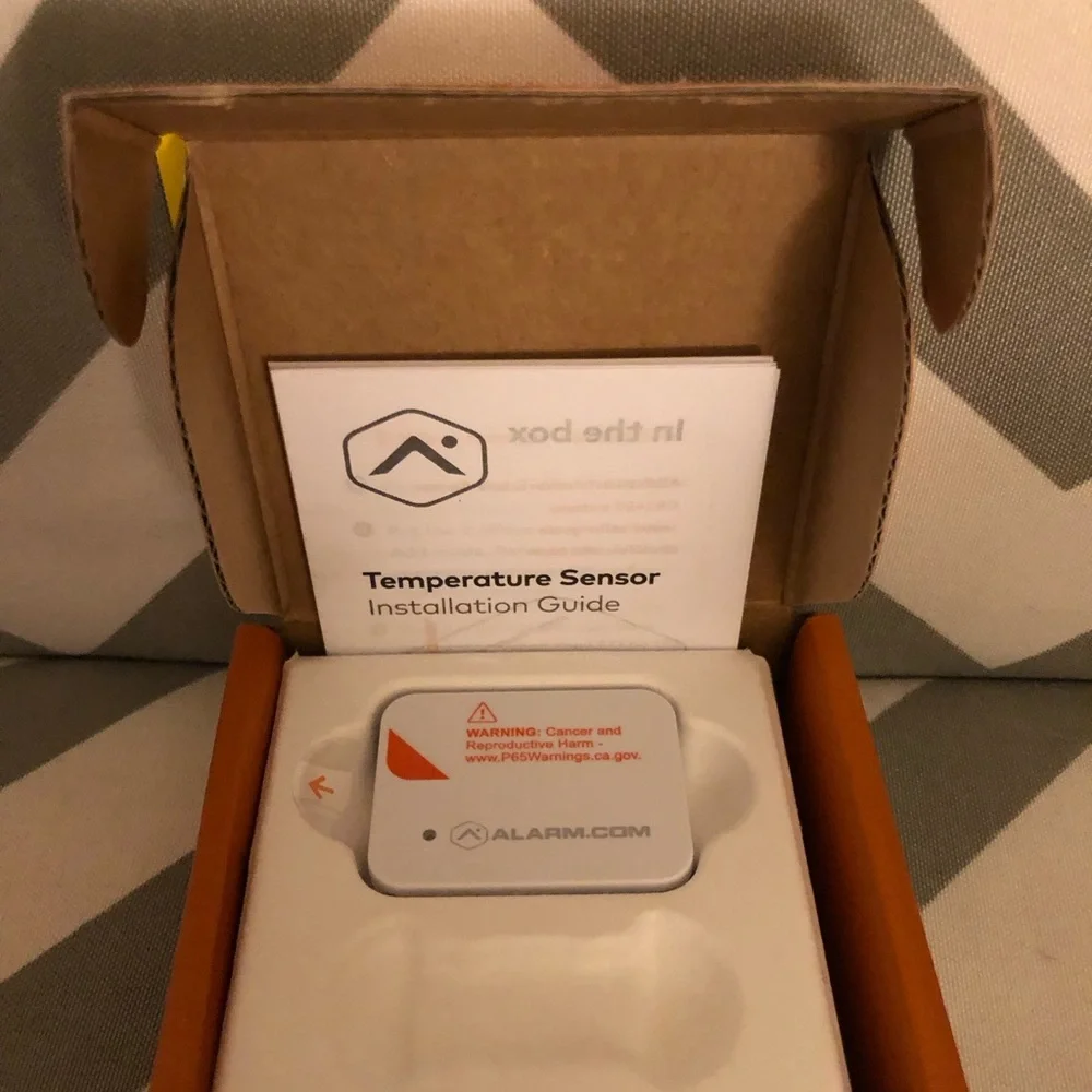 Alarm.com Temperature Sensor - Picture 5 of 6